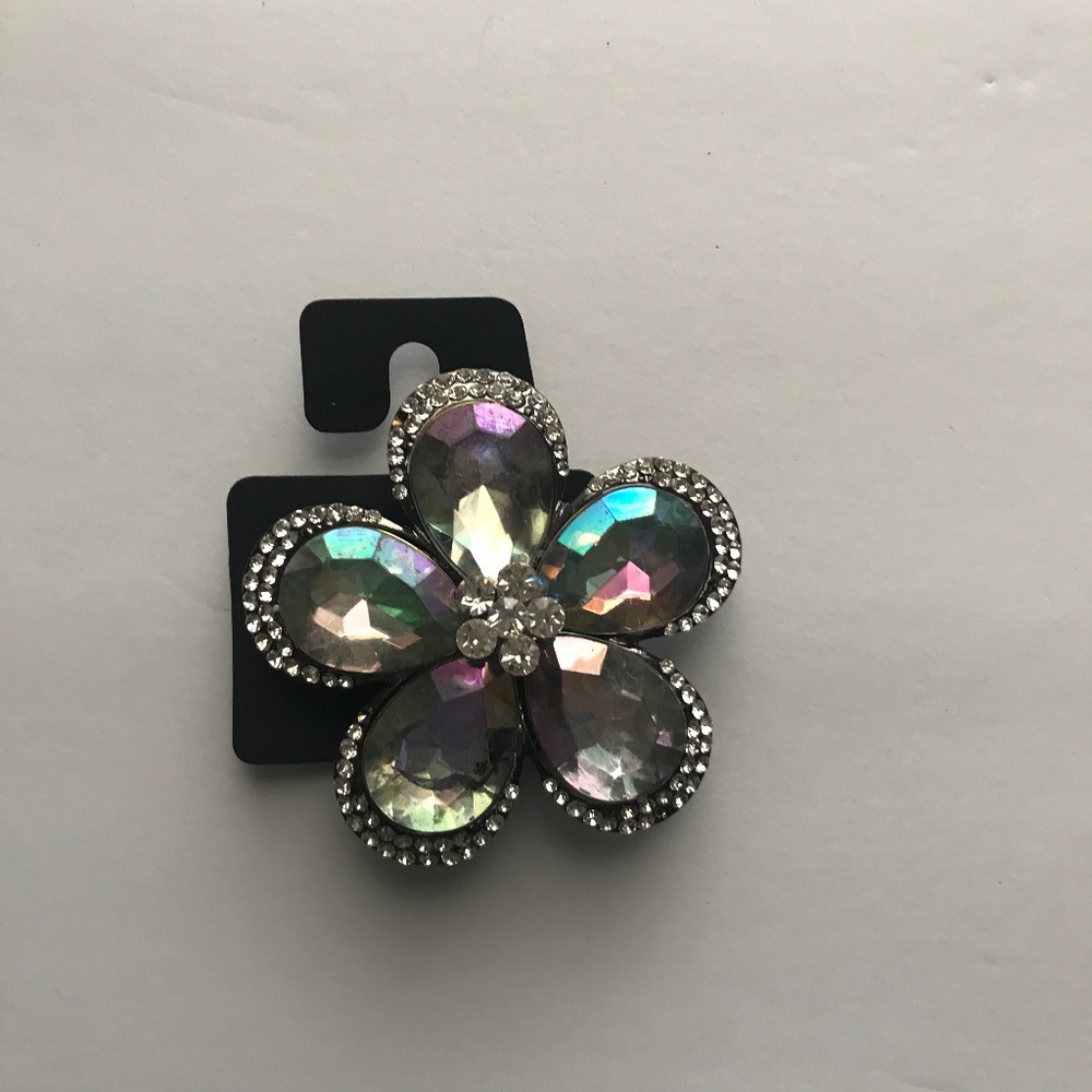 D’Lux Ring Iridescent/Rhinestone Flower Ring. Expandable band. NEW!!